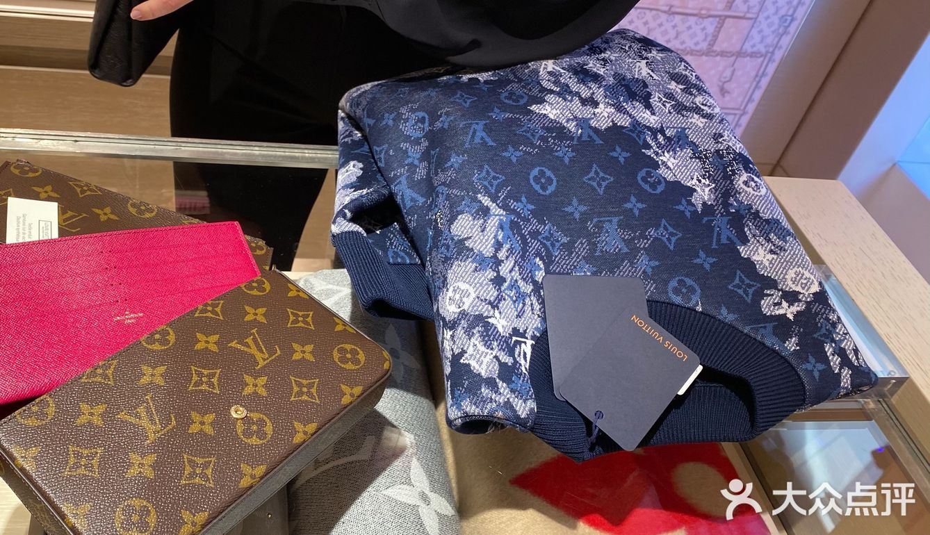 要超过扑克️系列的女款一点点🤏～哈哈哈哈