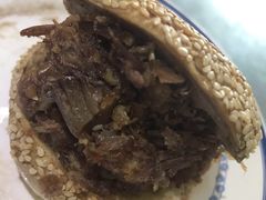 烧饼夹烧牛羊肉-老爆肚满五香烧牛羊肉