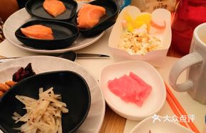 Avocado Smoked Salmon Salad