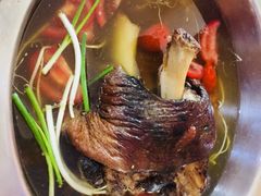 酸菜蹄膀-叶记正宗酸菜蹄膀·胖叶盛毛肚火锅(修文店)