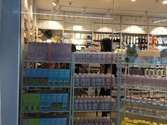 -名创优品(江南新地店)