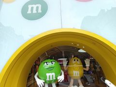 -m豆巧克力世界(上海世茂广场店)