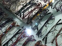 -新视达眼镜店·蔡司·依视路(名镜苑店)