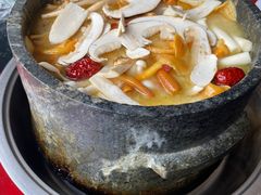 -南渝食府.墨脱石锅松茸鸡