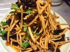 散子拌皮蛋-巴厘龙虾·榜首油焖大虾(洞庭·艺术洋房店)