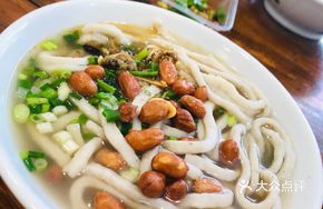 Bamboo Shoot Noodle with Carp Fish