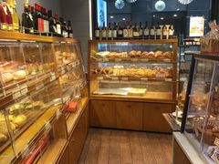 面包甜点陈列柜-匠造烘焙(上海湾店)