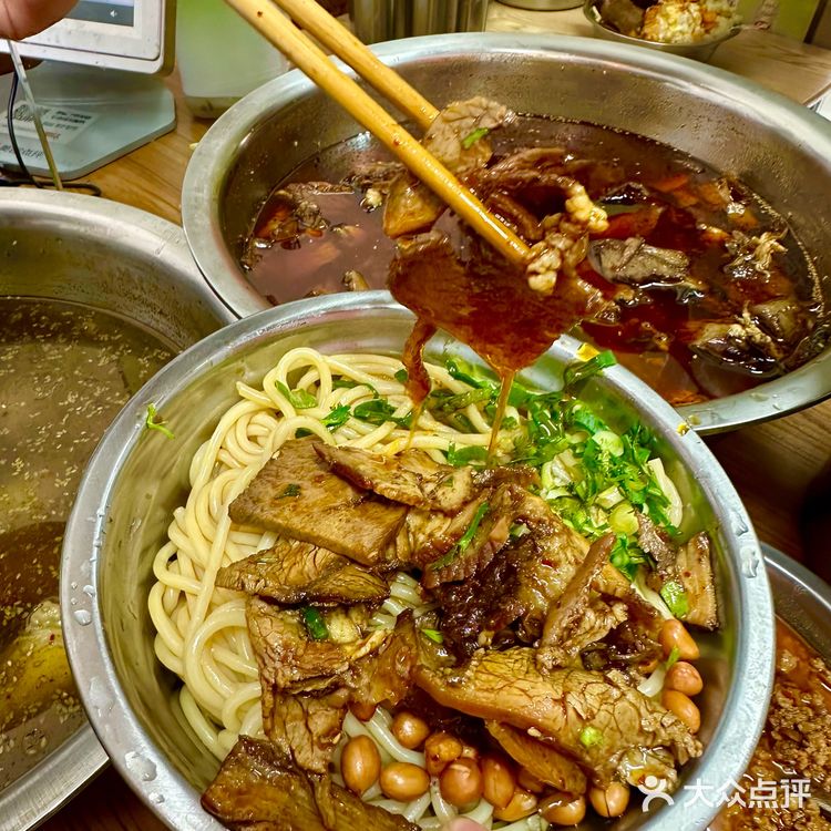 在大连！就这种不起眼的小店才好吃….