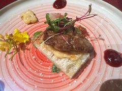 香煎鹅肝配苹果蒜香酱-BROWNSTONE布朗石西班牙餐厅(富城店)