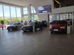 -上海冠松华奥奥迪4S店(张江店)