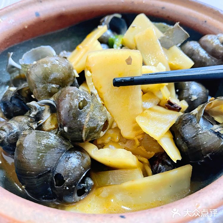 韶关美食|藏在桥底的超30年老字号！鸭五件+酸笋田螺煲绝了！