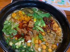 -爆炸头阿姨小四川正宗川味小吃(无任何分店)