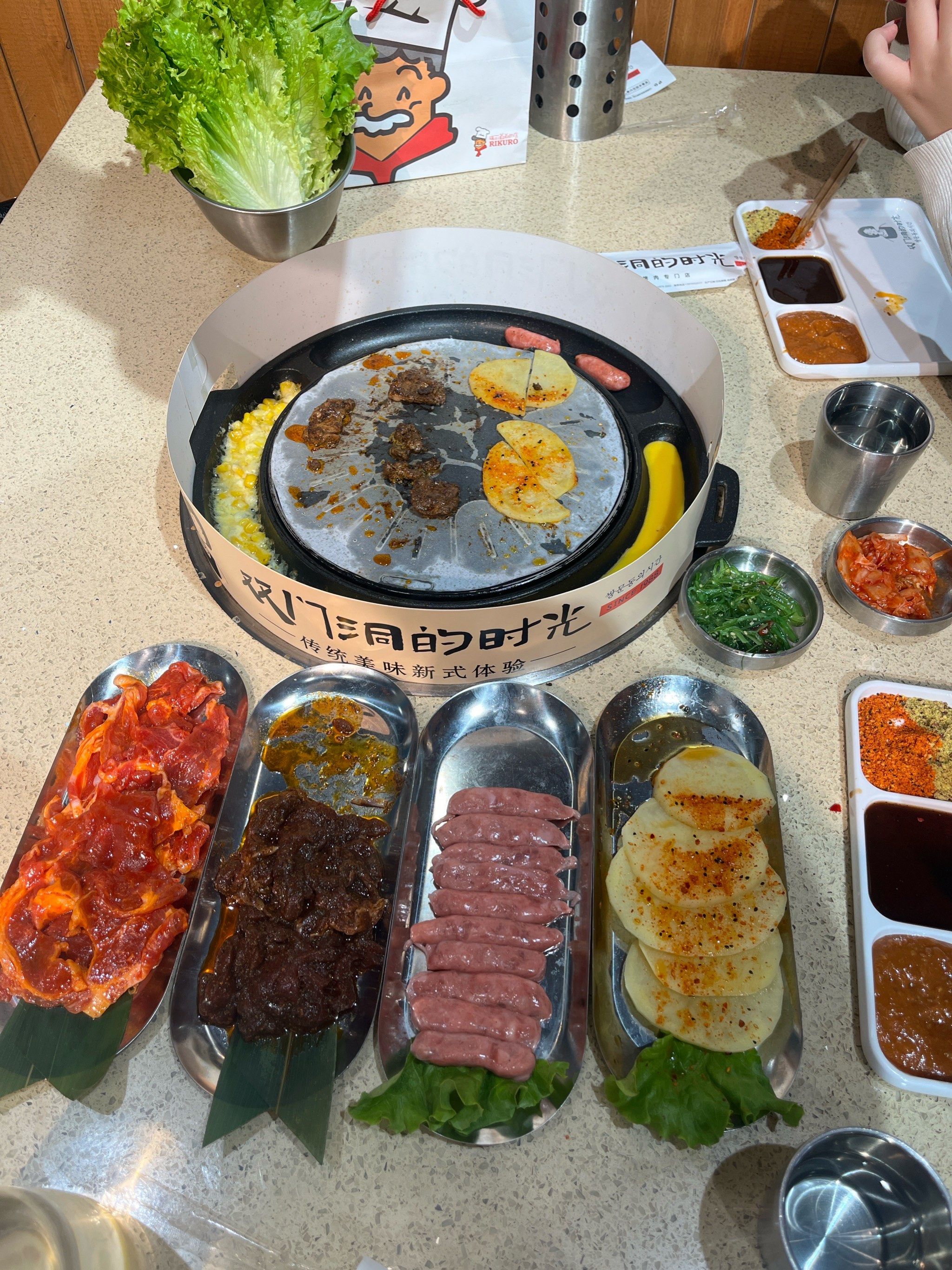 吾悦广场对面双门洞烤肉