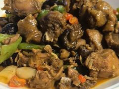 祁蒙山炒黑土鸡-有喜胶东小馆(太申祥和店)