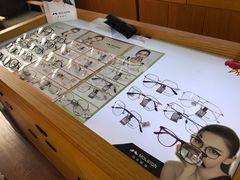 -视野联行眼镜•蔡司•依视路(温江店)