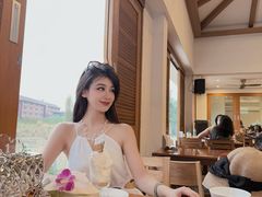 -Chom Cafe and Restaurant