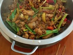 -泡山椒干锅肥肠鸡