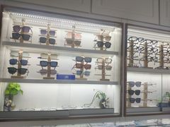 -翰佐蔡司小乐圆·依视路星趣控·暴龙眼镜折扣店