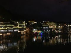 -临江餐馆二楼美食部落