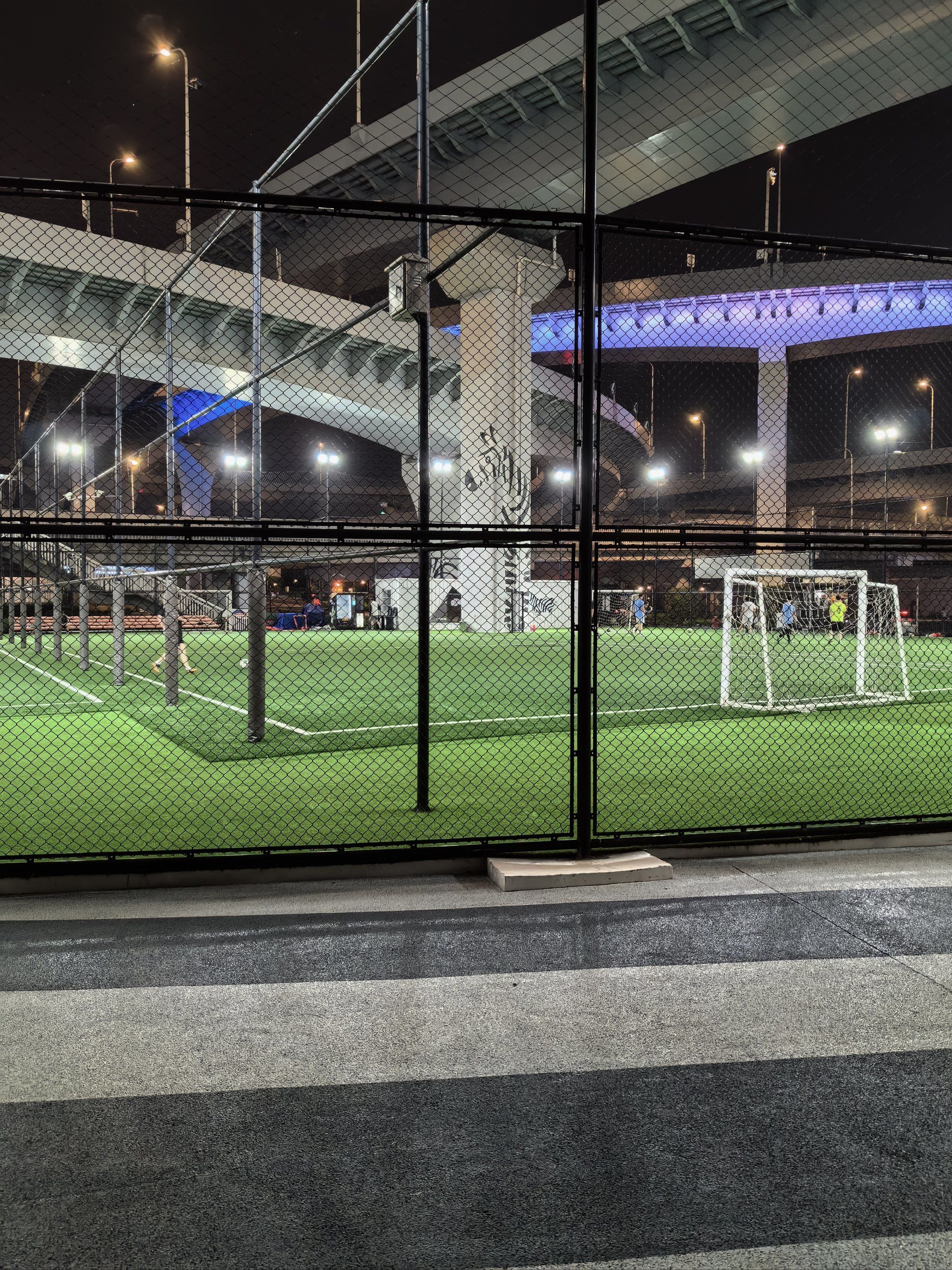 晚上七点半的洛克公园