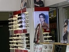 -美式眼镜·授权蔡司.依视路.尼康.豪雅.明月(人民广场店)