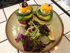 班尼迪克蛋配牛油果-MIKAKU(万达广场上海宝山店)