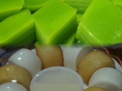 -三亚火车头万人海鲜广场