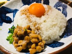 生鸡蛋纳豆盖饭-不倒翁炭火烧肉(永安里店)