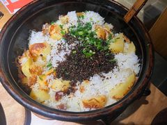 -帅巴人舅母子腊蹄民俗村