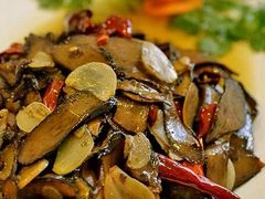 干椒炒牛肝菌-佳缘野生菌食府