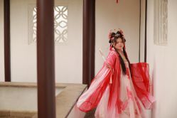 -一揽芳华汉服旗袍体验馆(拙政园店)