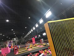 -嘿哟动霸CHUA·新潮玩运动娱乐中心·蹦床滑冰团建乐园