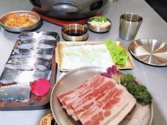 -围炉肉舍•炭烤活鳗•丹东海鲜烤肉(步行街店)