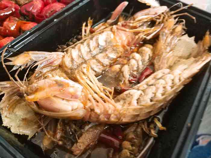 点点外卖还是可以的,小龙虾味道品质一般,虾很鲜甜,也够辣.