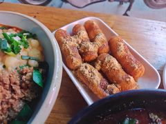 -爆炸头阿姨小四川正宗川味小吃(无任何分店)
