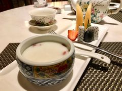 研磨杏仁汁鲜百合杞子-五号茶居·新派粤菜·岭南五号酒店(沿江中路店)