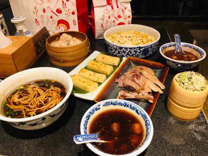 南京大牌档(太原万象城店)-"刚开业的时候评价3.多还好多人排队,我一.