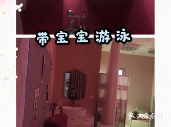 ‍♀️宝宝超级爱游泳，正好现在的季节也适合去游泳馆