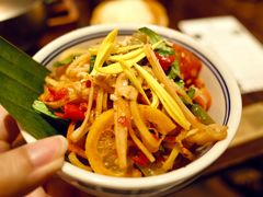 云南傣味舂鸡脚-银米·云南传统过桥米线(双廊黑金冠店)