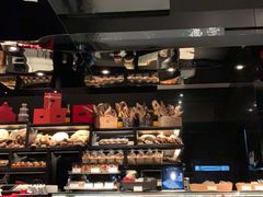 面包甜点陈列柜-Salon de The de Joel Robuchon(外滩18号店)