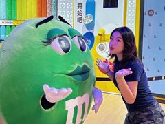-m豆巧克力世界(上海世茂广场店)