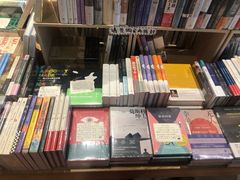 -猫的天空之城概念书店(杭州南宋御街店)