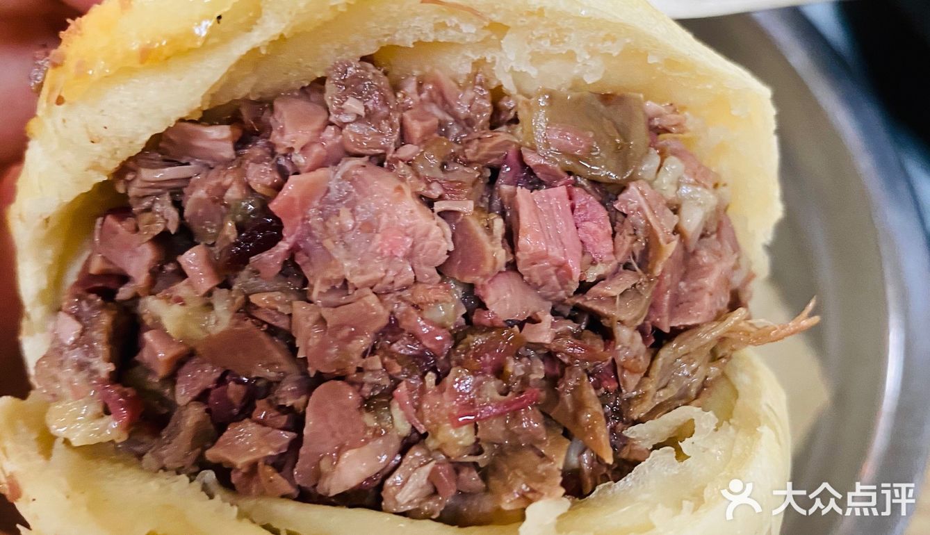 老动物园溜完，直奔三春驴肉火烧
