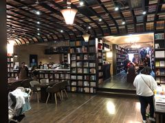 -钟书阁(松江泰晤士小镇店)