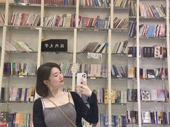 -钟书阁(松江泰晤士小镇店)