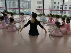 -Isee灰姑娘国际儿童艺术中心(BHGMall店)