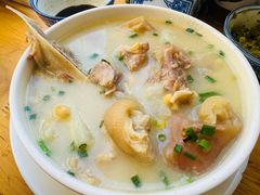 蹄髈汤-沪西老弄堂面馆(定西路店)