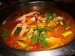 -野山舂·贵州现舂酸汤火锅(鸿通城店)