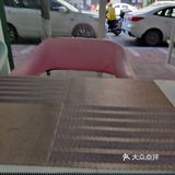 街边平价沙拉，18元鸡胸肉少了点，味道还ok把[吐]