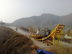 -窦王岭景区游乐场